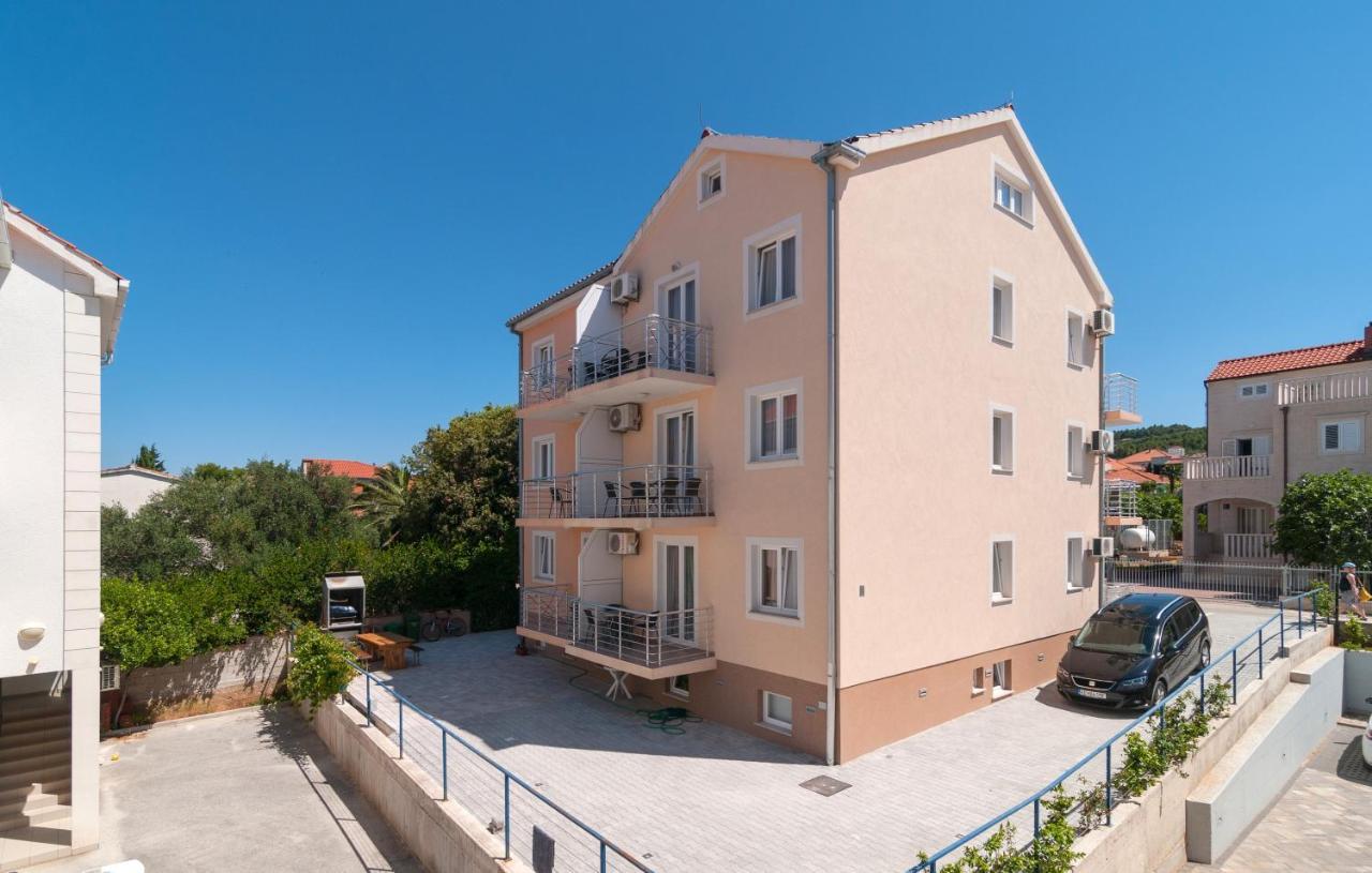 Apartments Island Beat Supetar Buitenkant foto